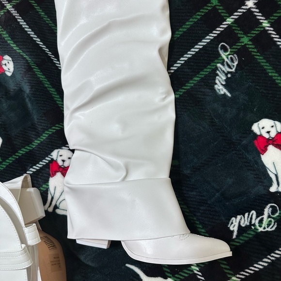 White Boots - Picture 3 of 4